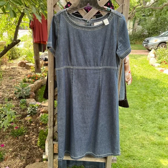 white christmas dresses LIZ CLAIBORNE SIZE X LARGE Ladies DRESS – One More Time Family main image 1